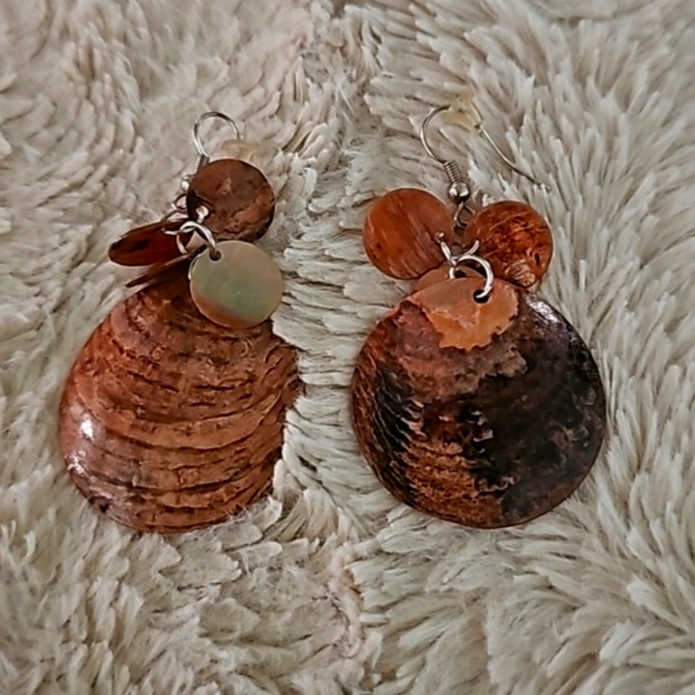 Shell copper metallic round dangling earrings